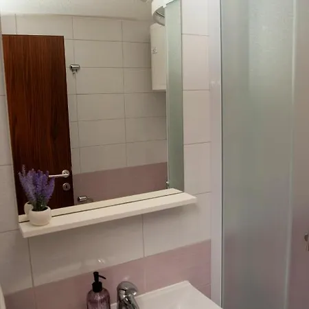 Sara Apartman *
